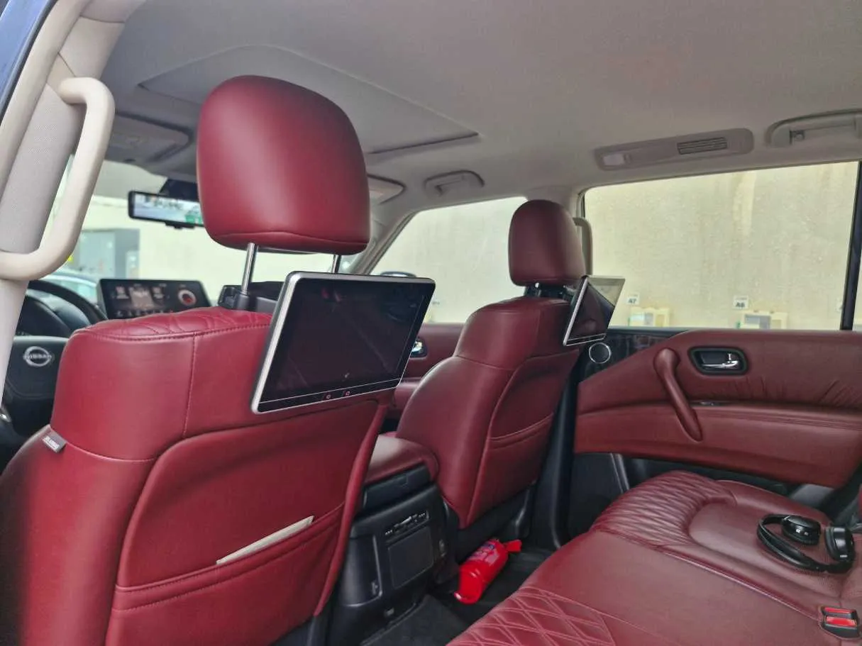 Car image 14