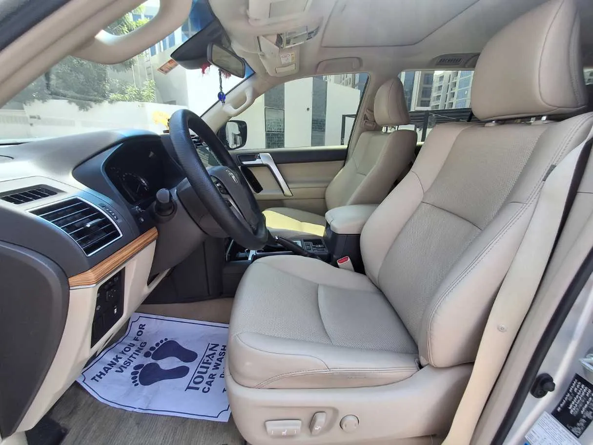 Car image 12