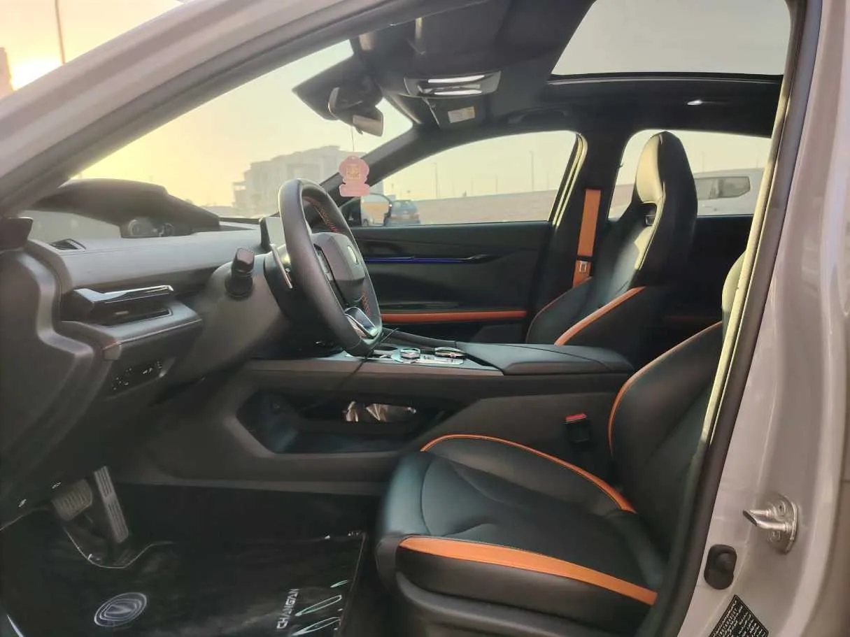 Car image 15