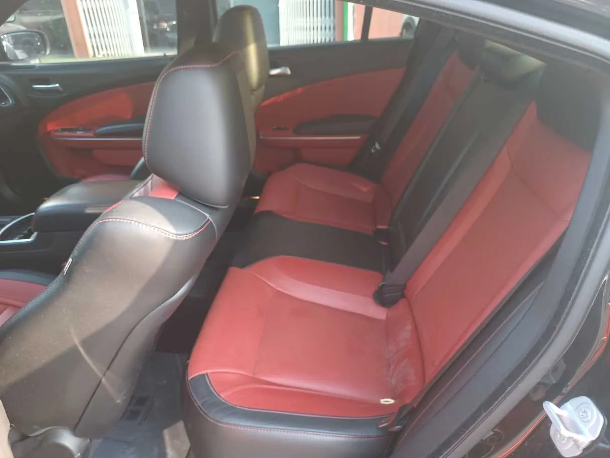 Car image 14