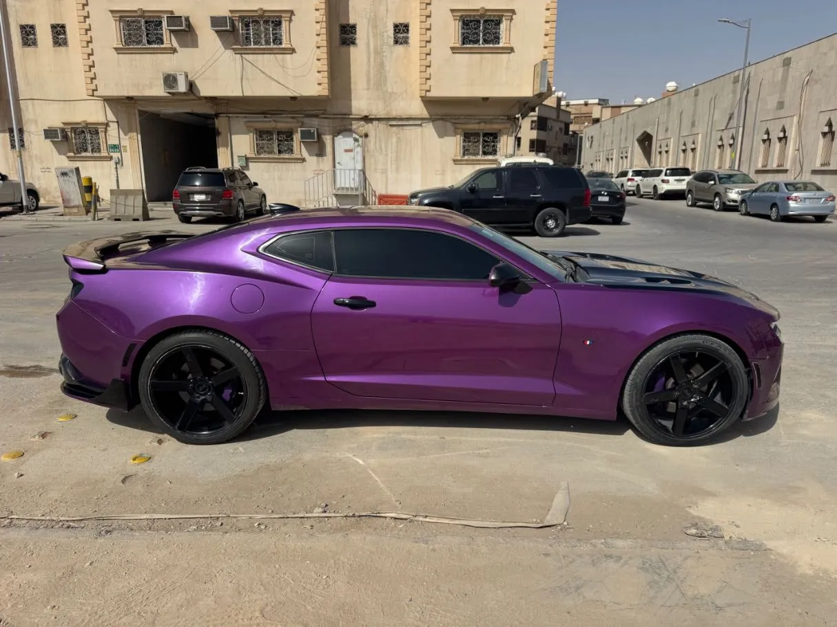 Car image 4