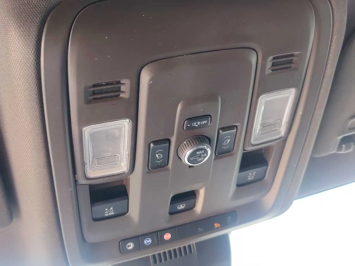 Car image 28