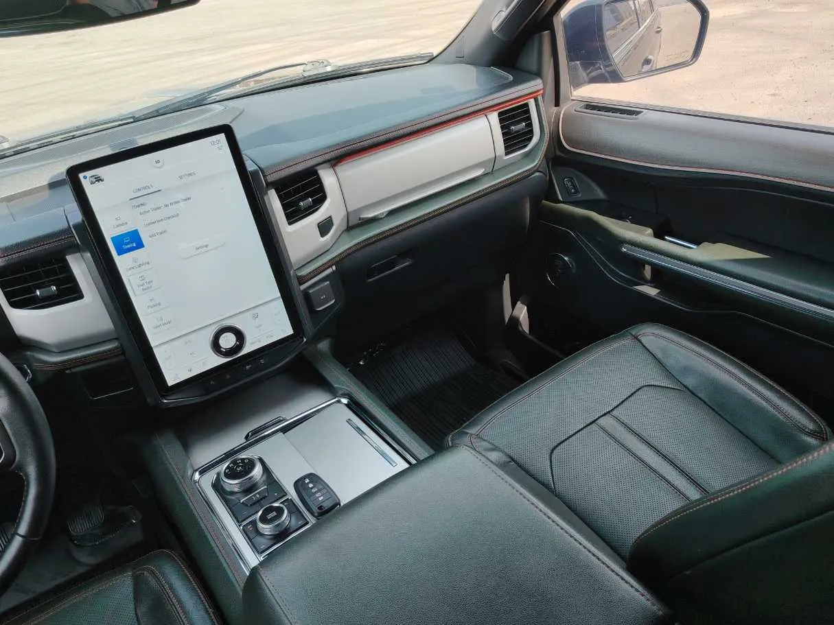 Car image 19