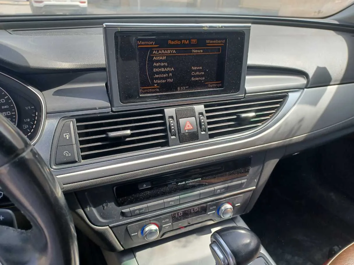 Car image 18
