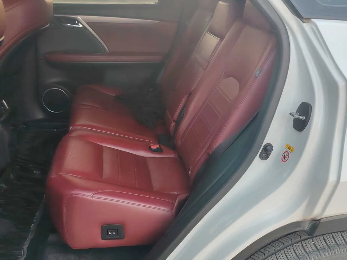 Car image 32