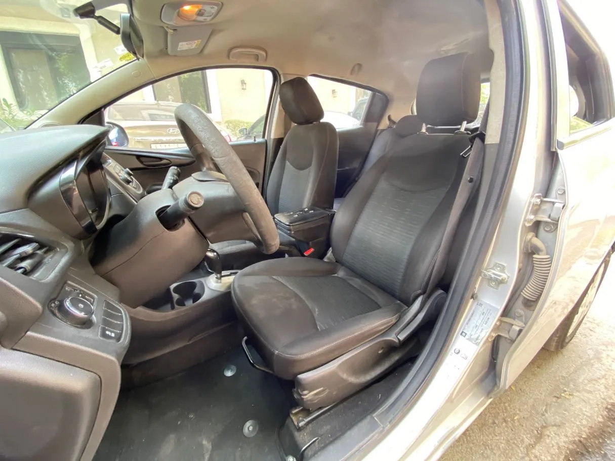 Car image 11