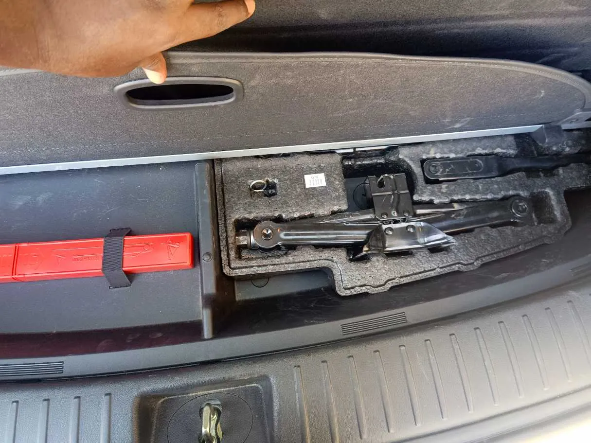 Car image 30