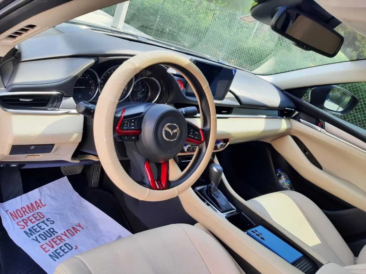 Car image 11