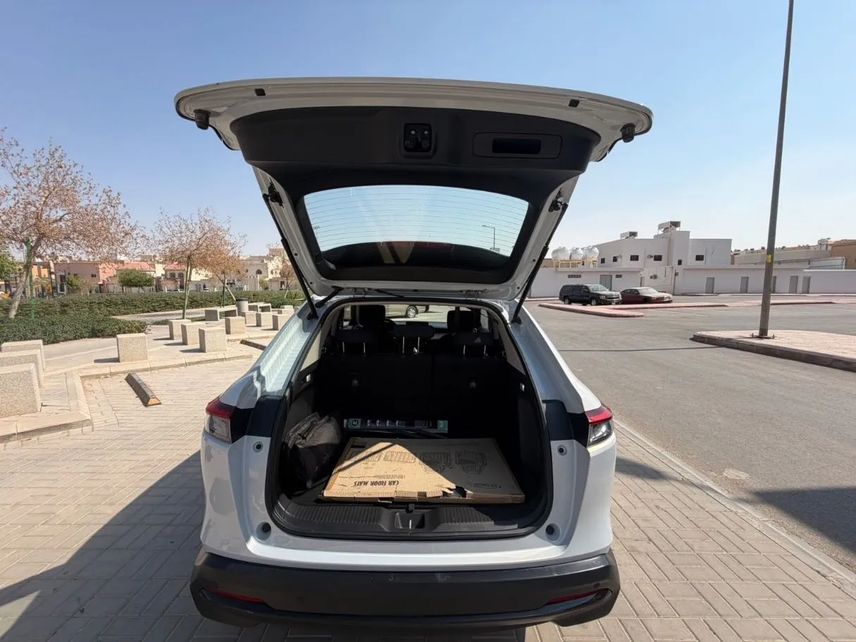 Car image 18