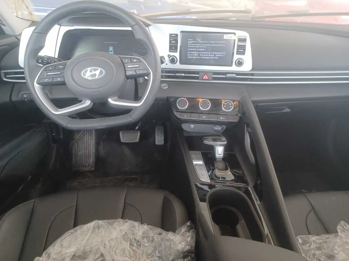 Car image 13