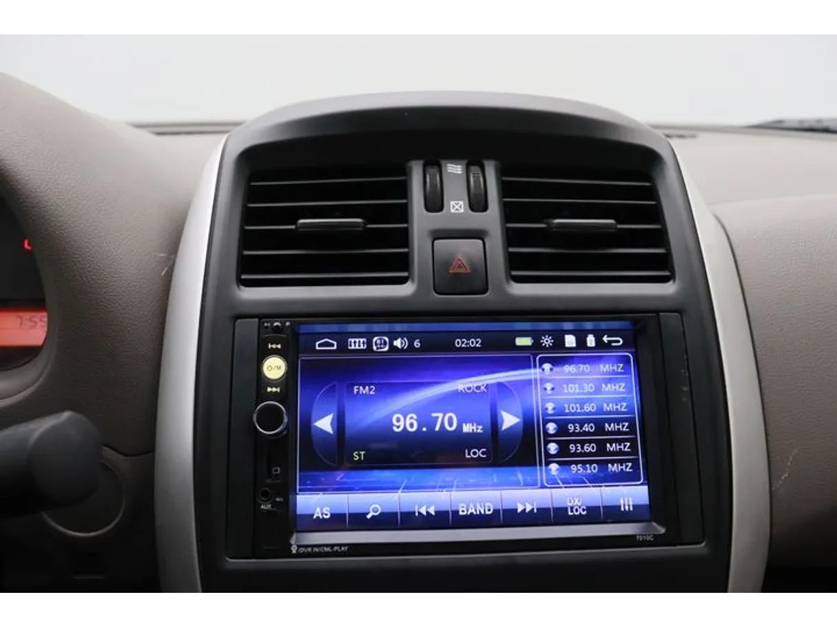 Car image 5
