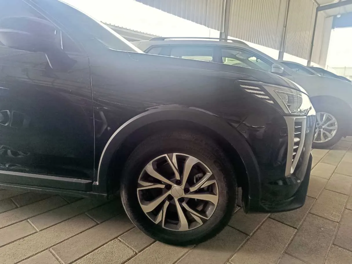 Car image 7
