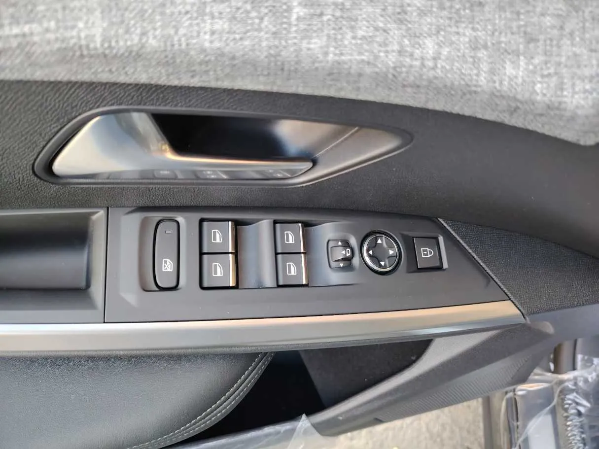 Car image 42