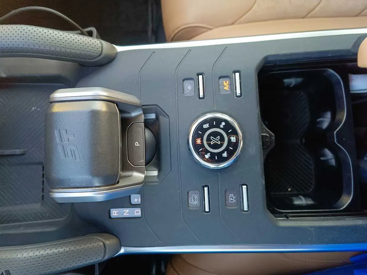 Car image 26