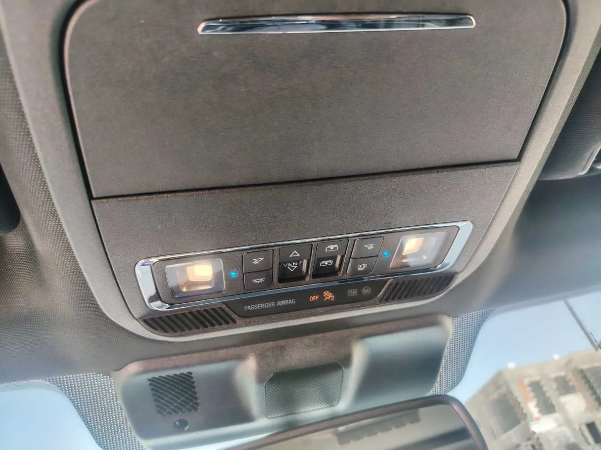 Car image 25