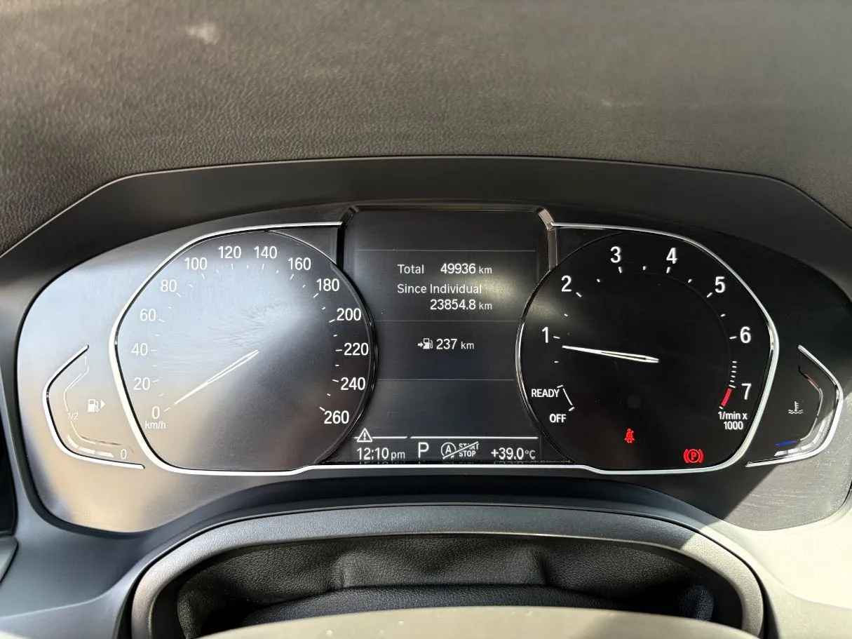 Car image 24