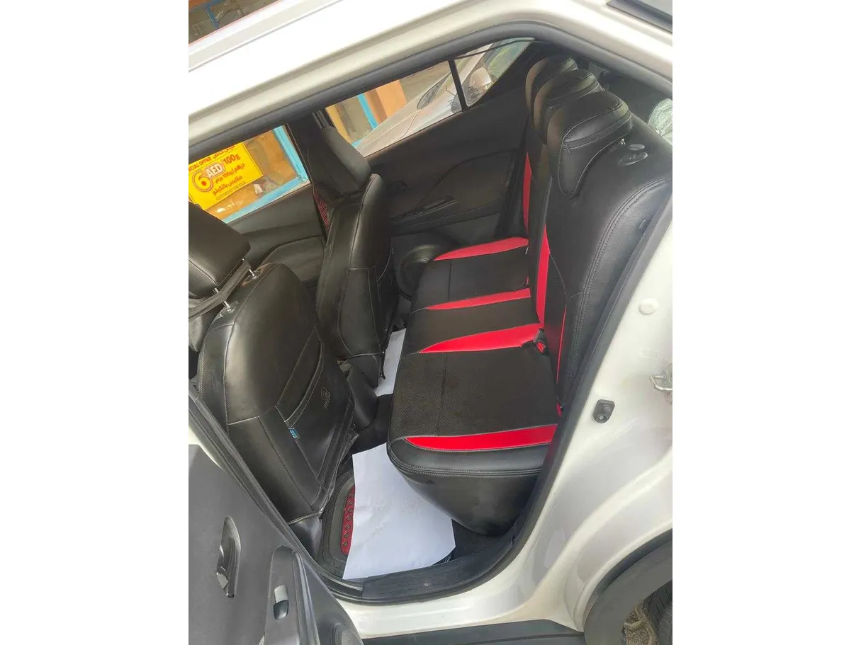 Car image 10