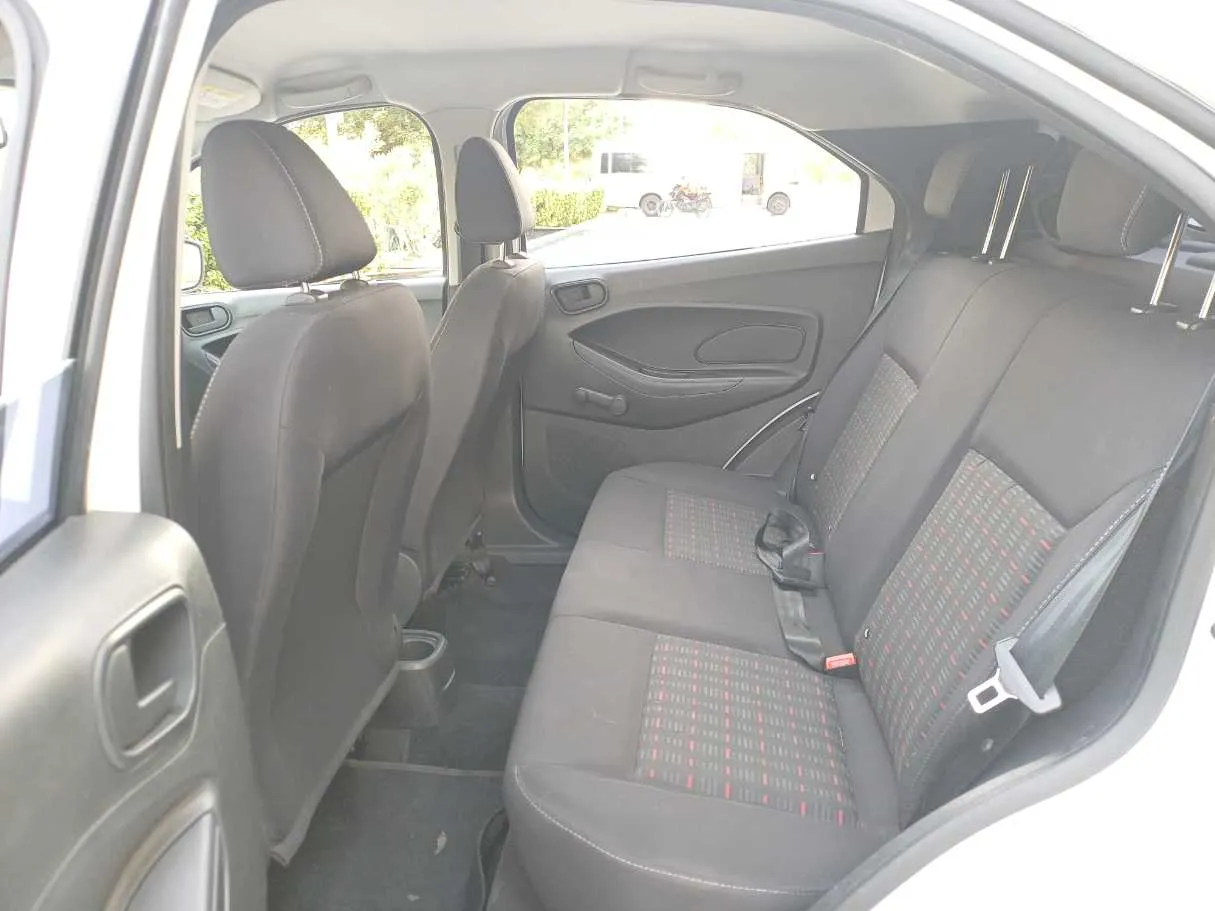 Car image 13