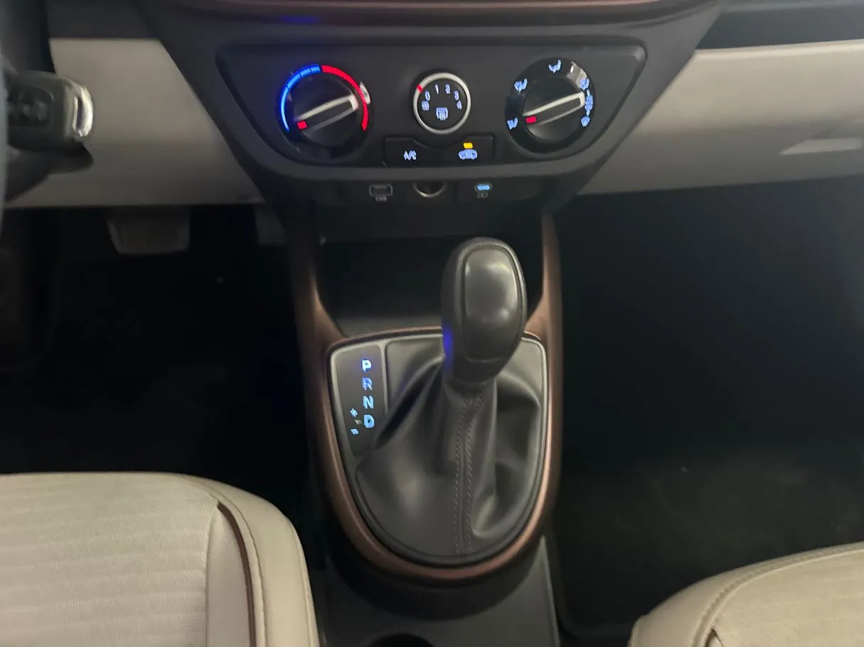 Car image 12