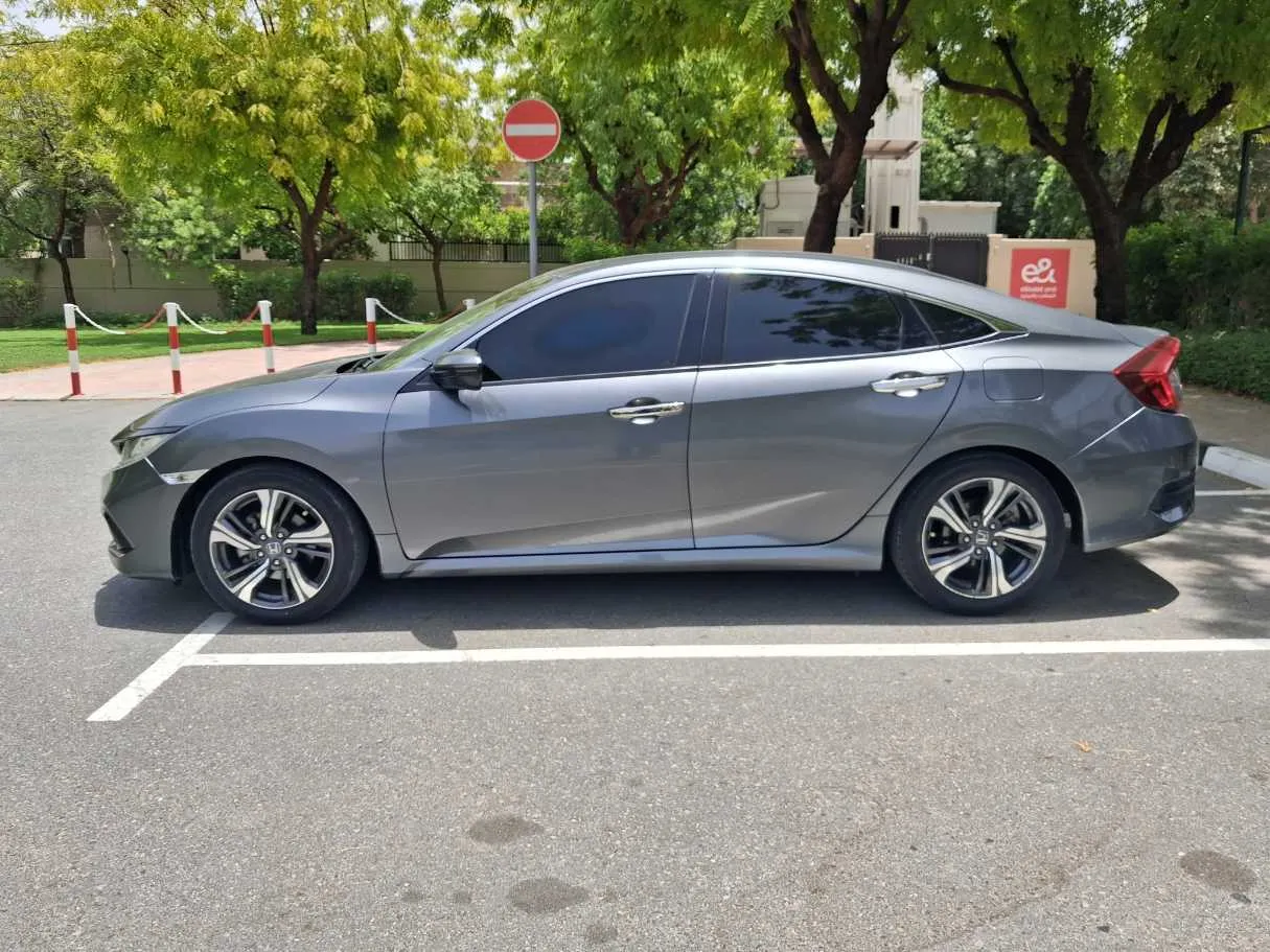 Car image 8