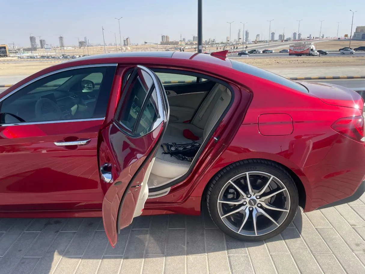 Car image 14