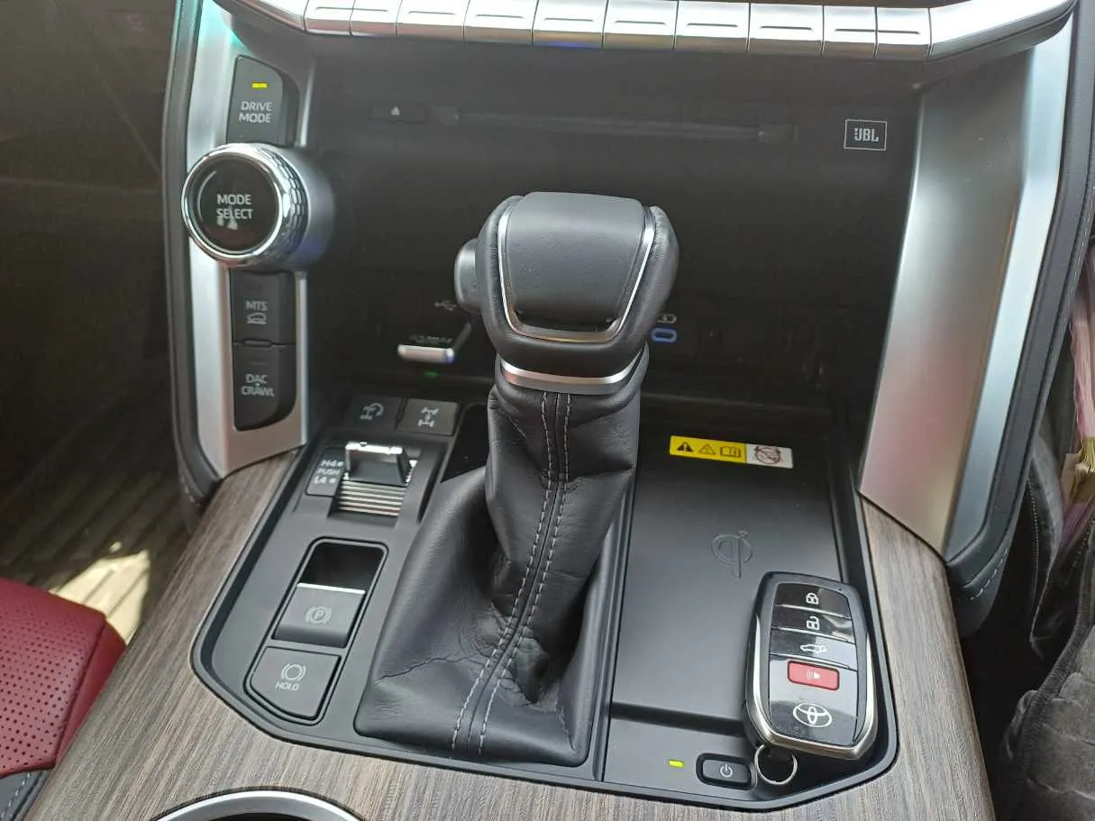 Car image 25