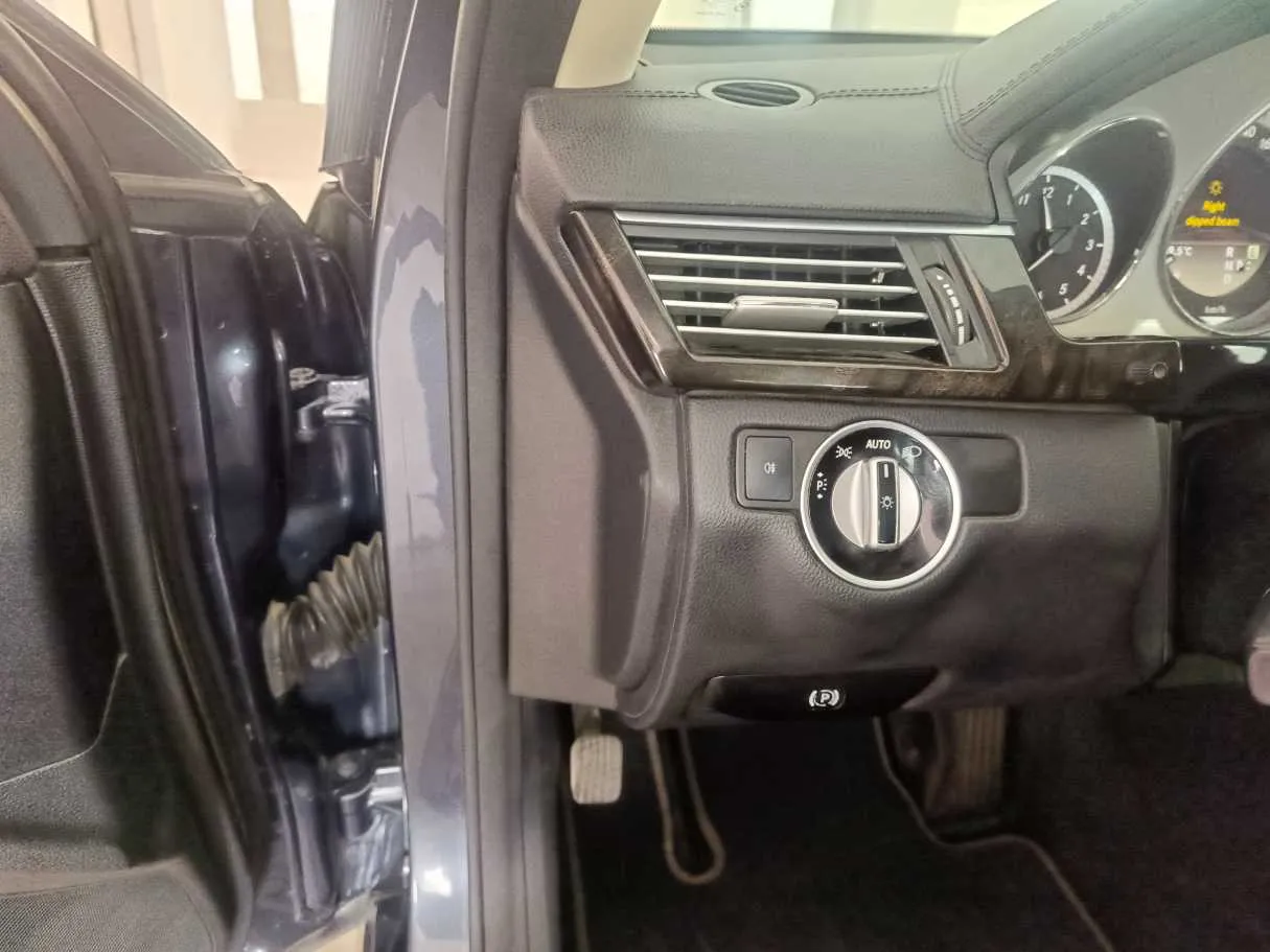 Car image 29