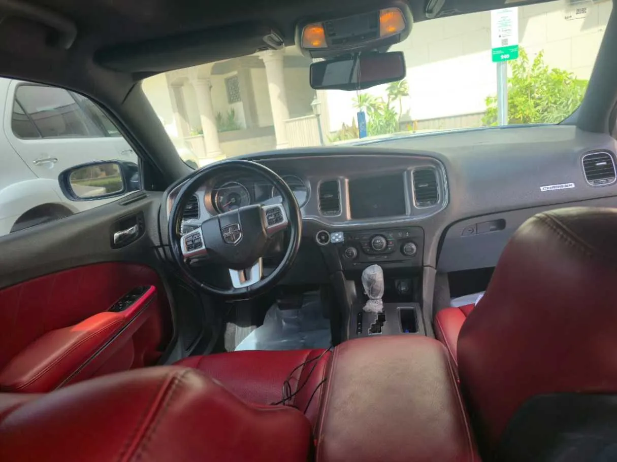 Car image 12