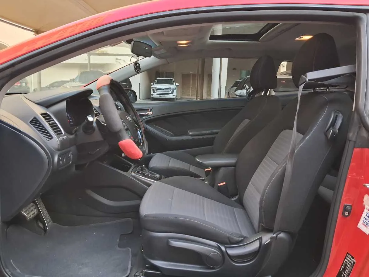Car image 12