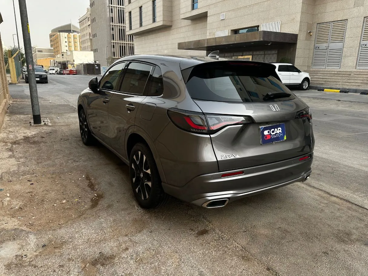 Car image 7