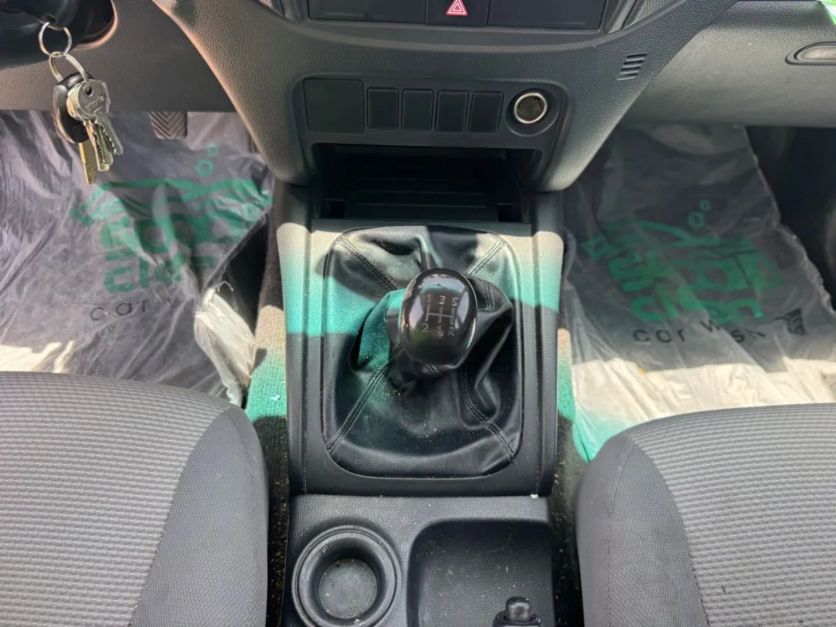Car image 15