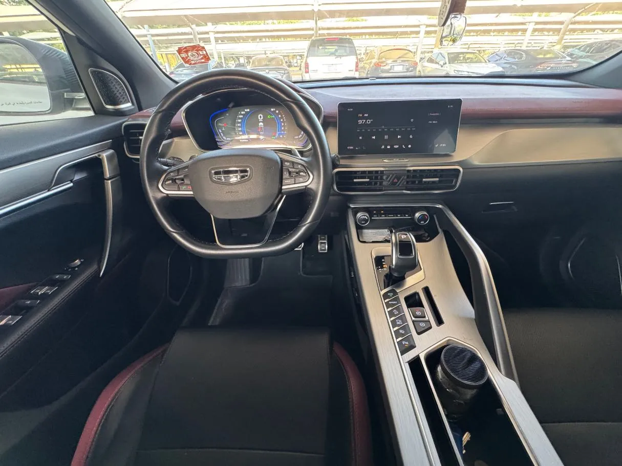 Car image 17