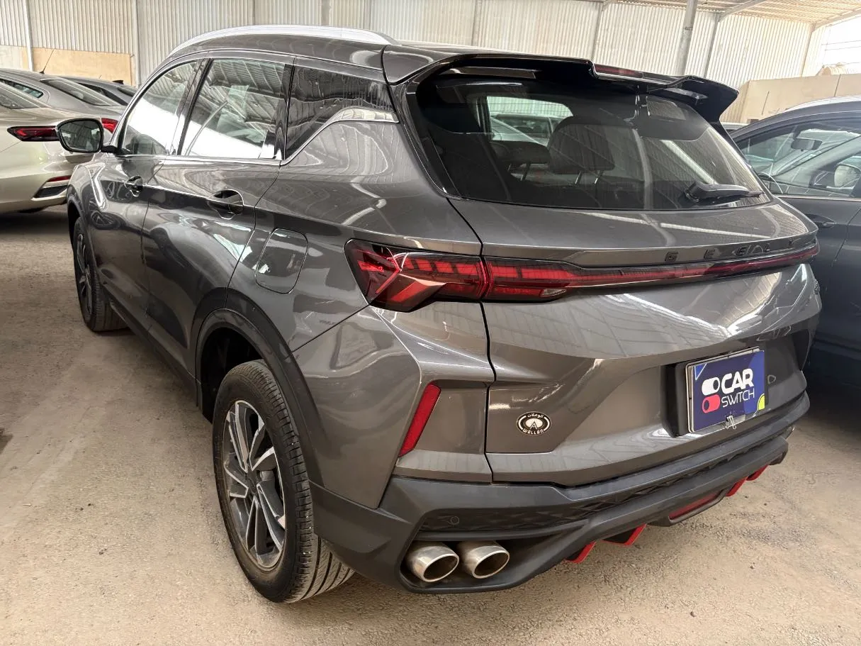 Car image 5