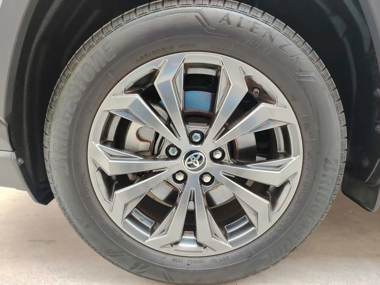 Car image 10