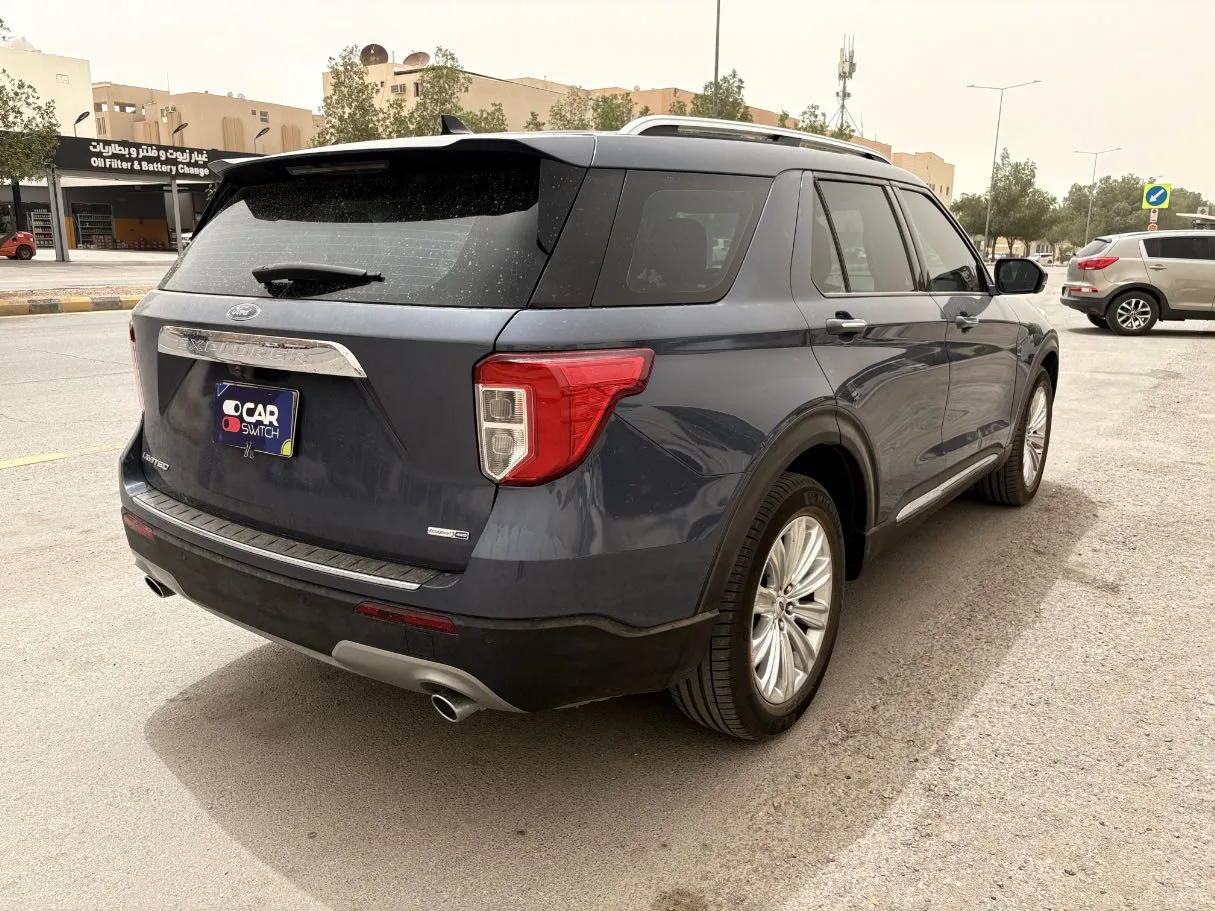 Car image 5