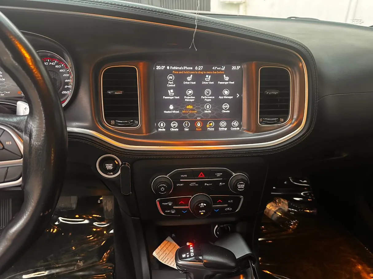 Car image 18