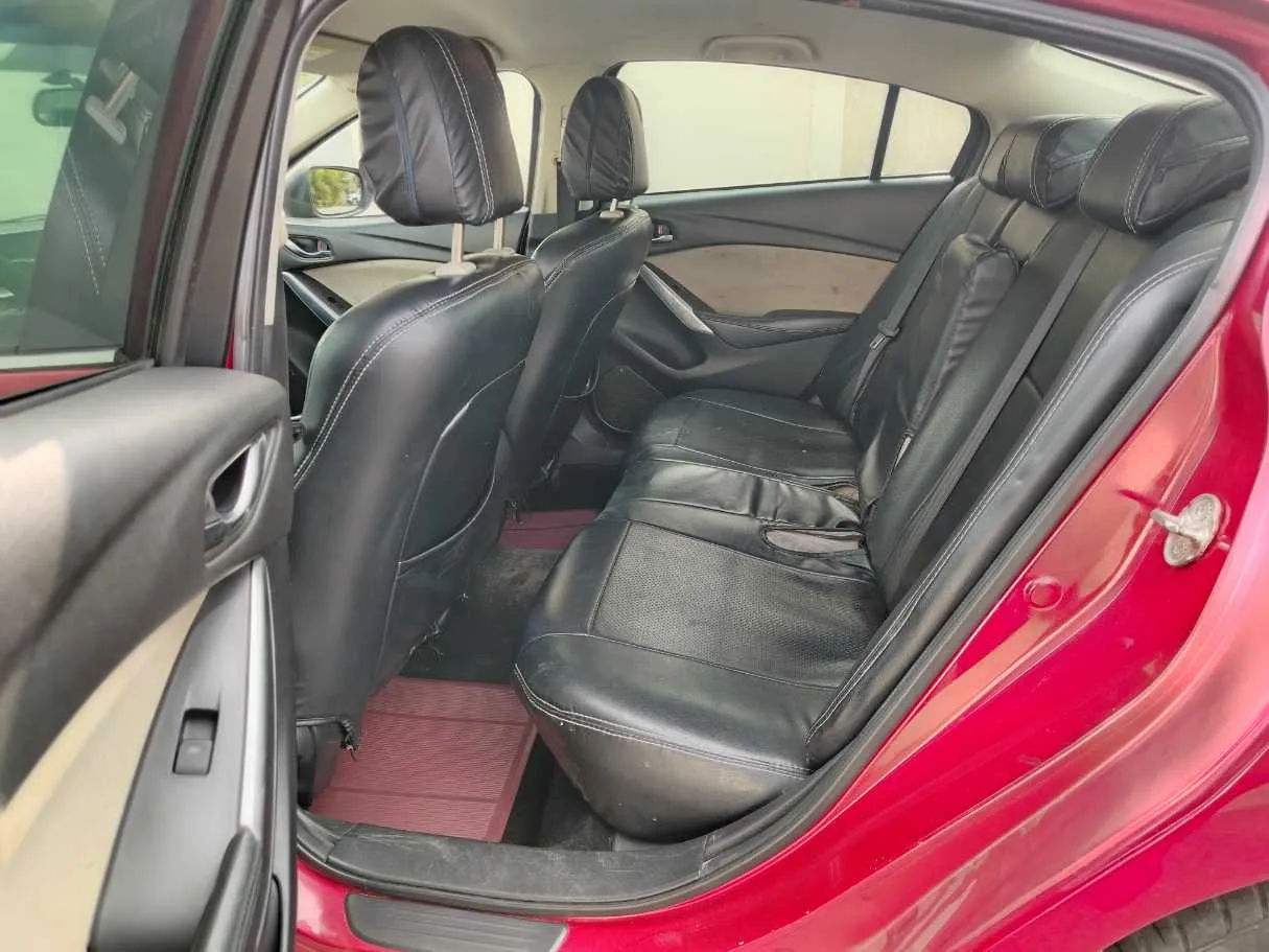 Car image 16