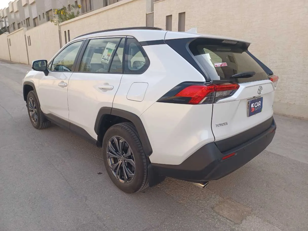 Car image 7
