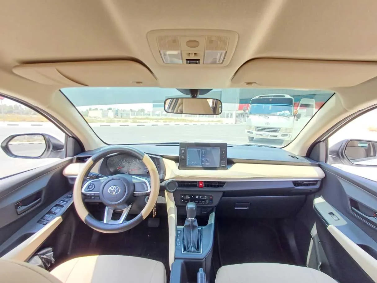 Car image 14