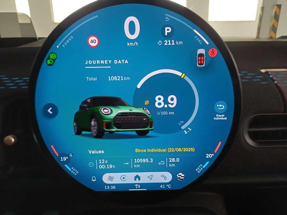 Car image 19