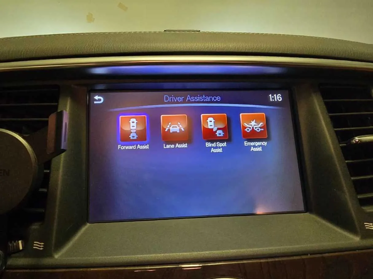 Car image 24