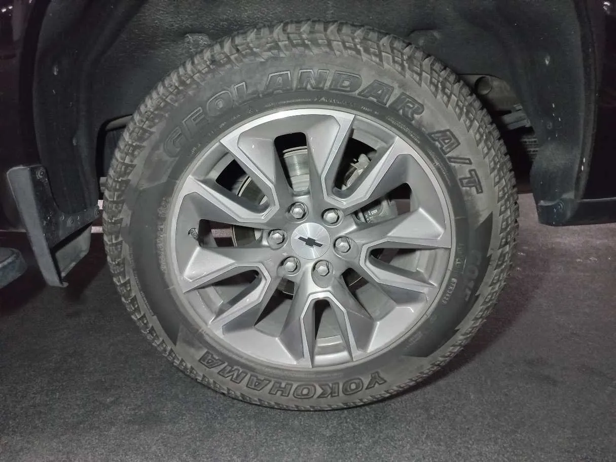 Car image 9