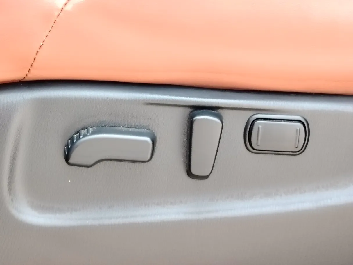 Car image 38