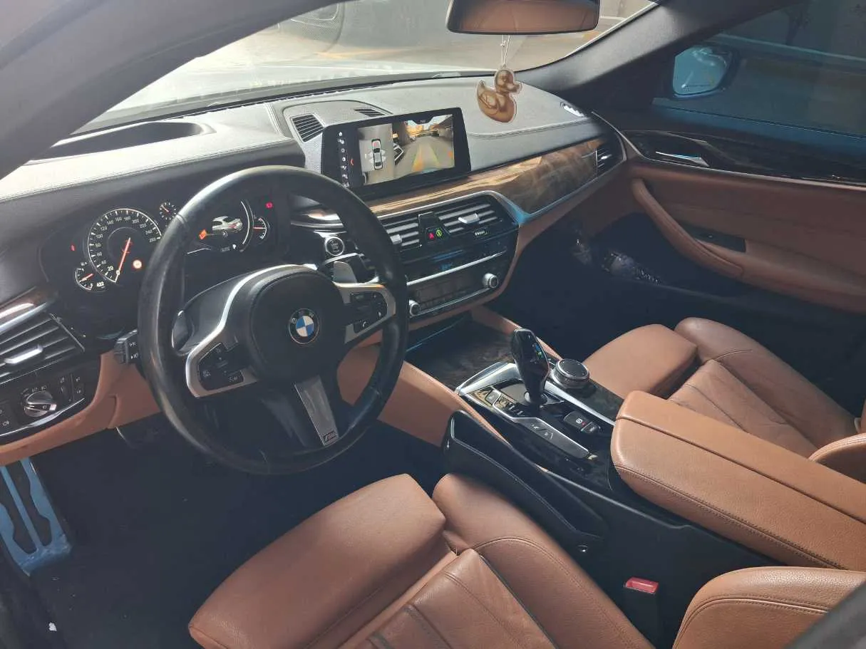 Car image 11