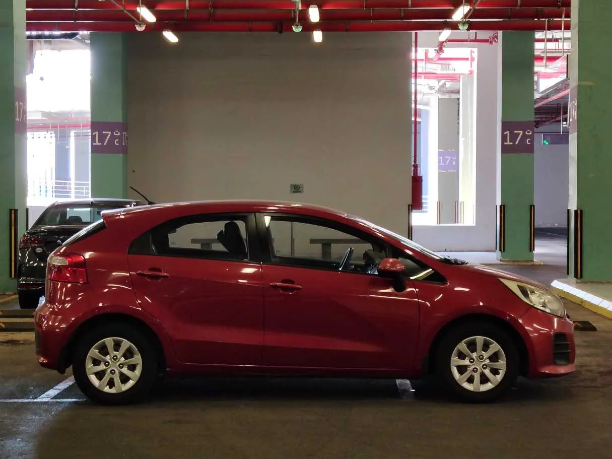 Car image 4