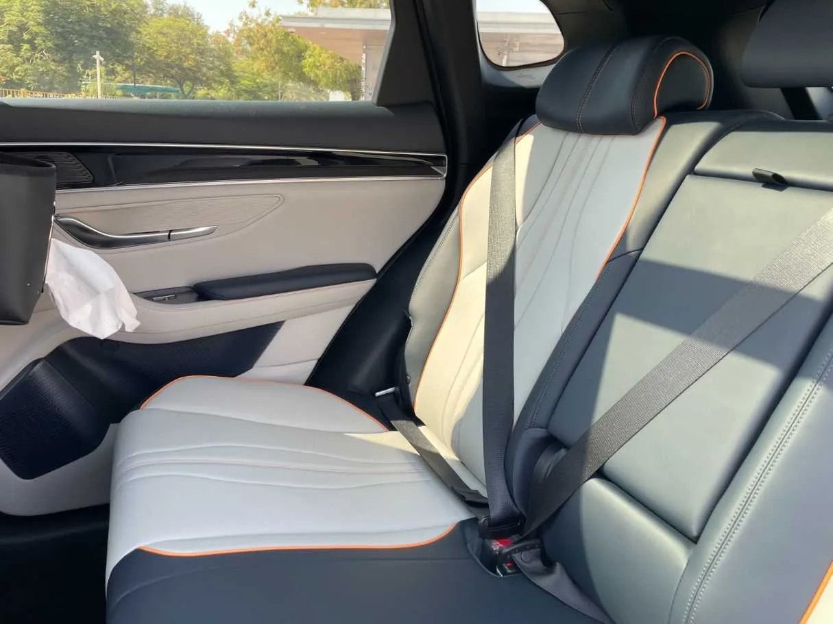 Car image 21