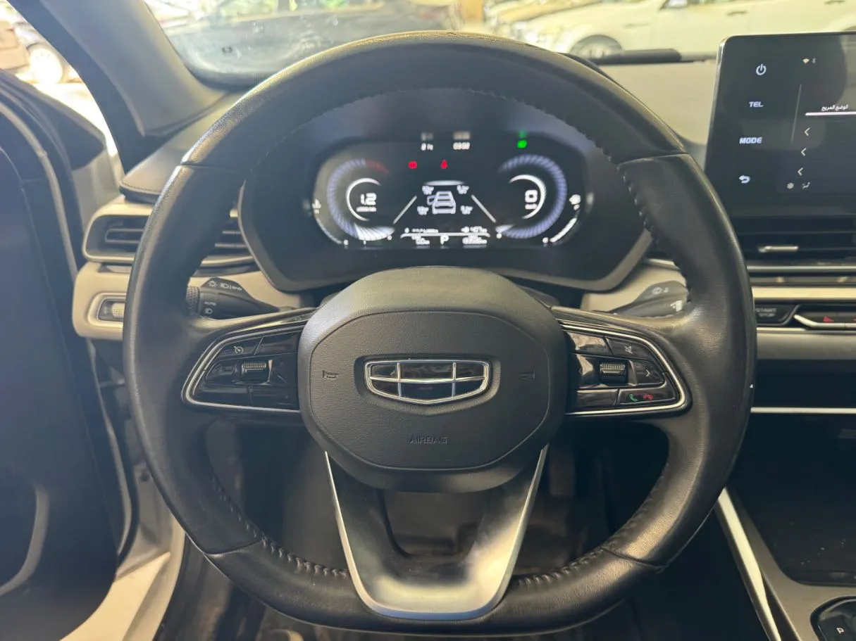 Car image 10