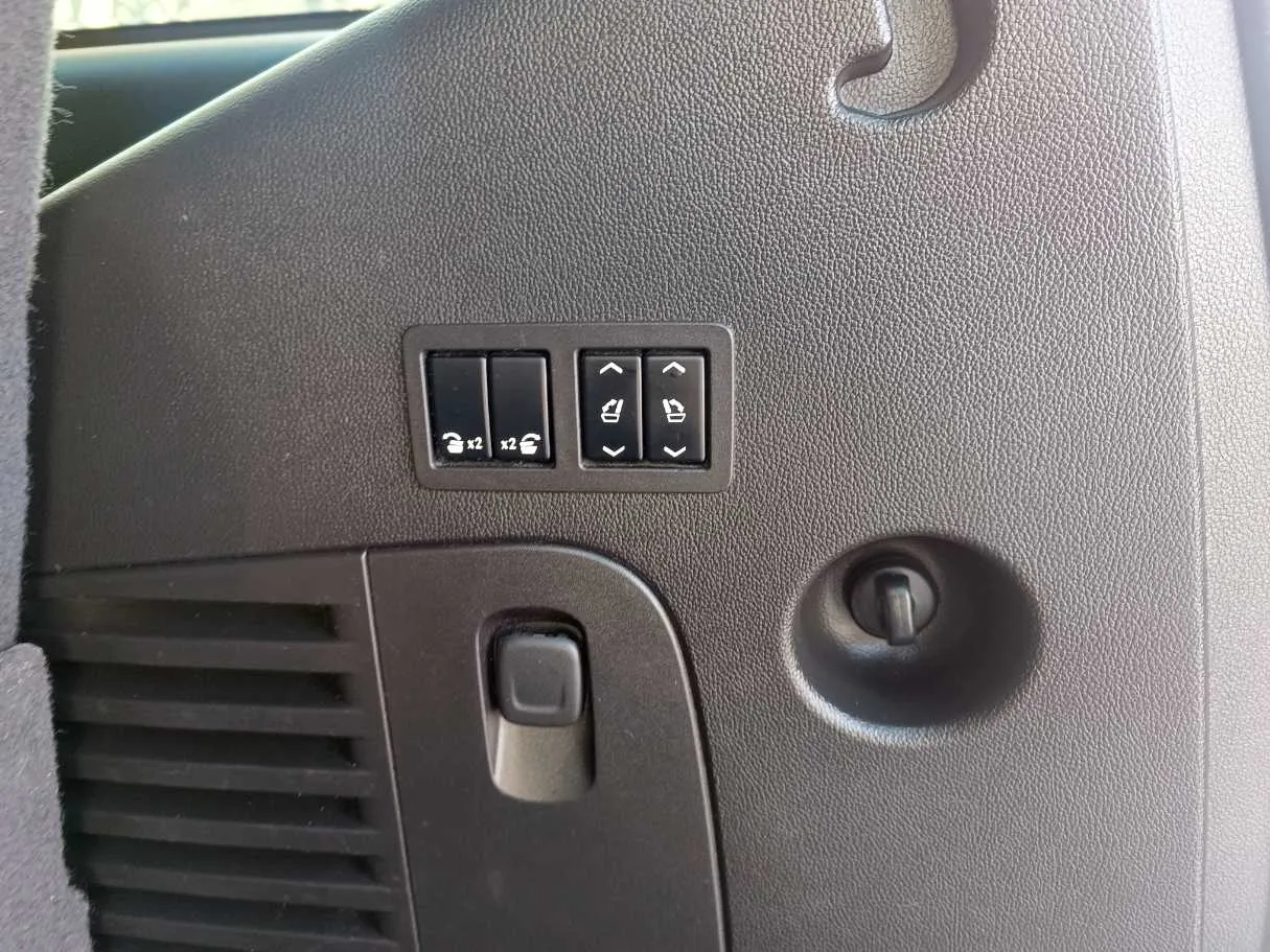 Car image 40