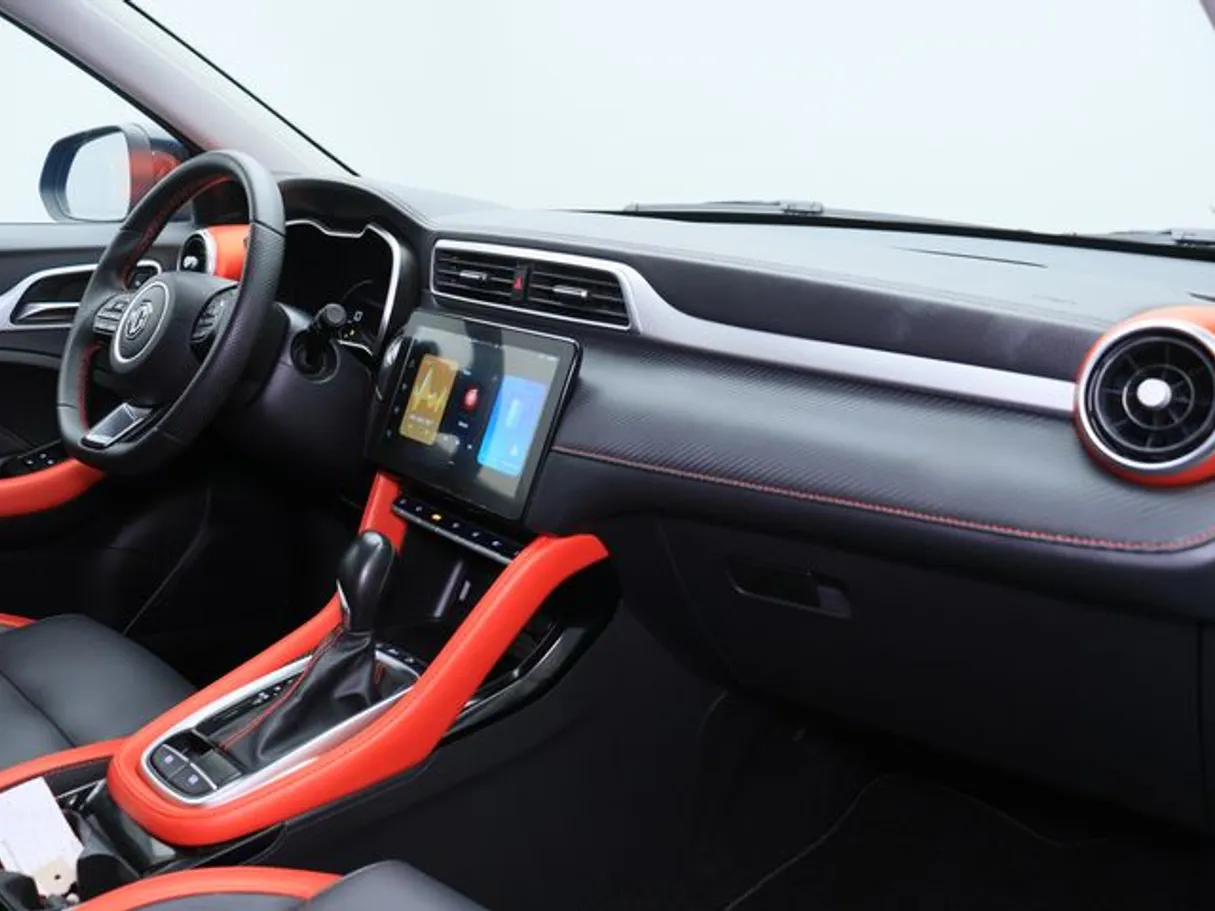Car image 10