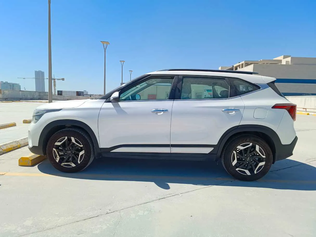 Car image 8